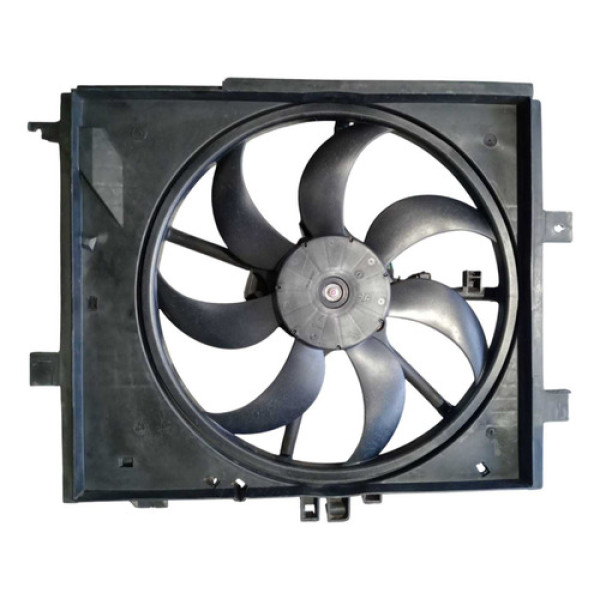 Ventoinha Com Defletor Nissan Versa 1.6 16v 2014 Detalhe