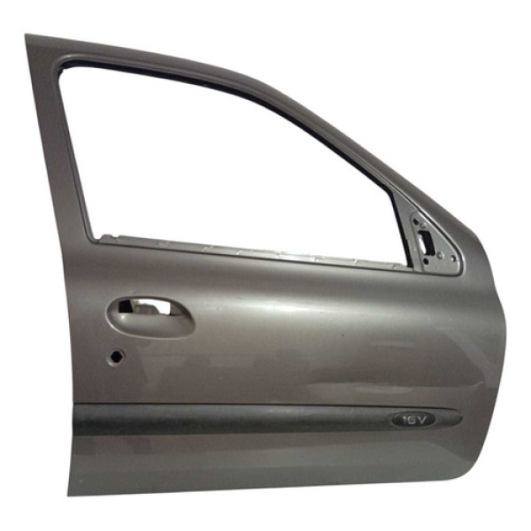 Porta Dianteira Direita Clio 2004 Á 2012 Com Avaria  Dianteira Esquerda Cinza